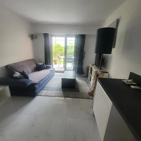 Agreable Et Calme 3 Pieces Terrasse, Piscine, Tennis, Lägenhet